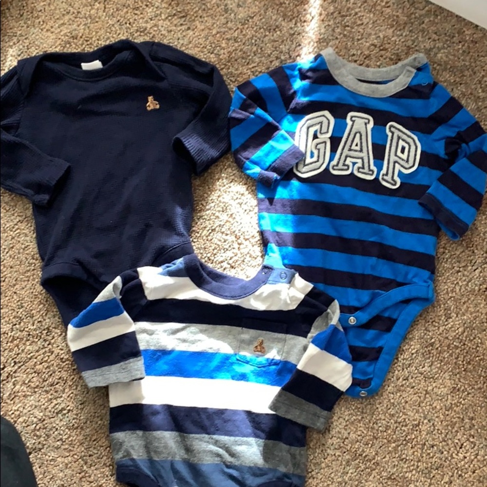 Gap onesie bundle 3-6 bundle of 3